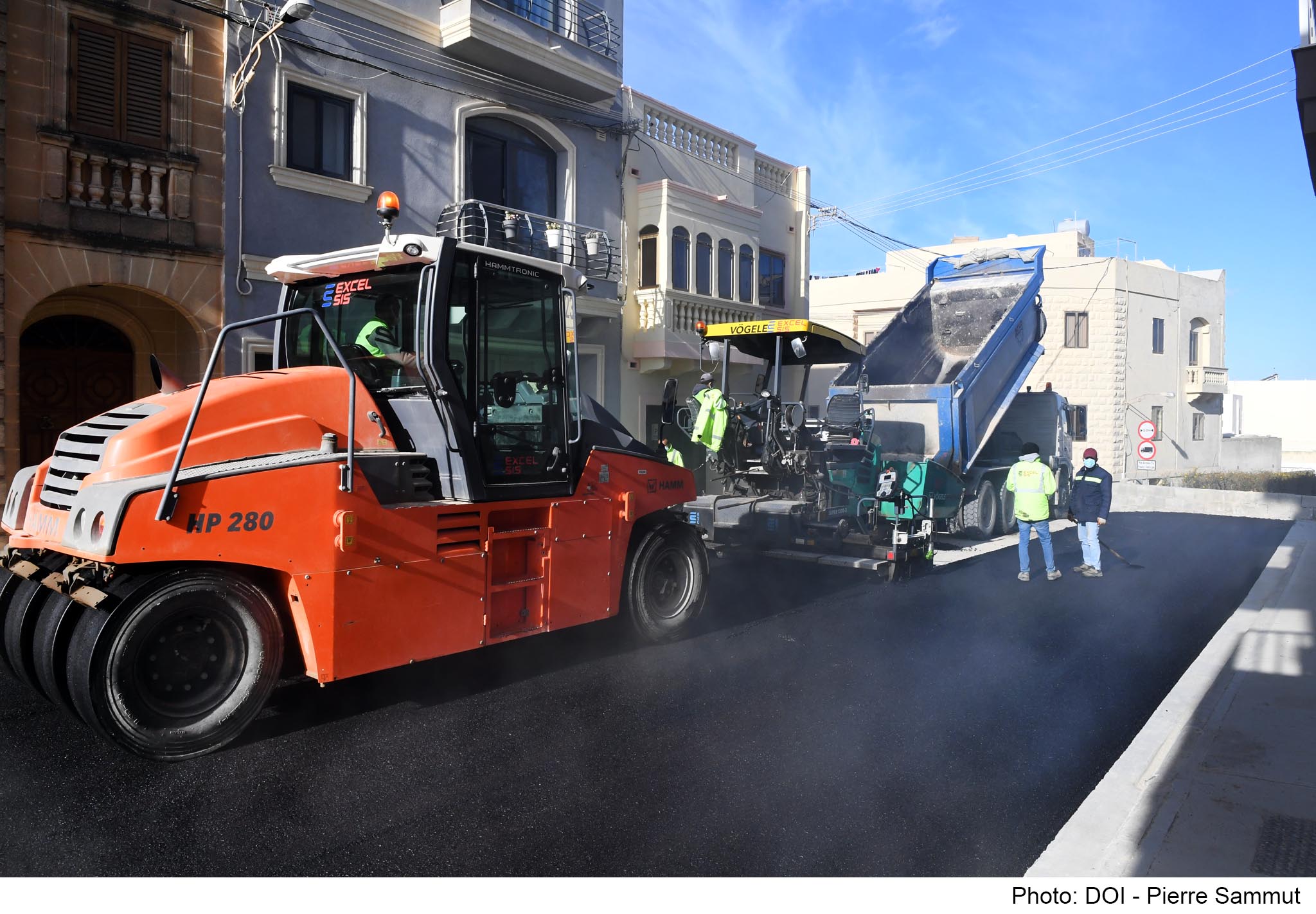 PRESS RELEASE BY THE MINISTRY FOR TRANSPORT, INFRASTRUCTURE AND CAPITAL PROJECTS 310 residential roads completed for the €700 million project