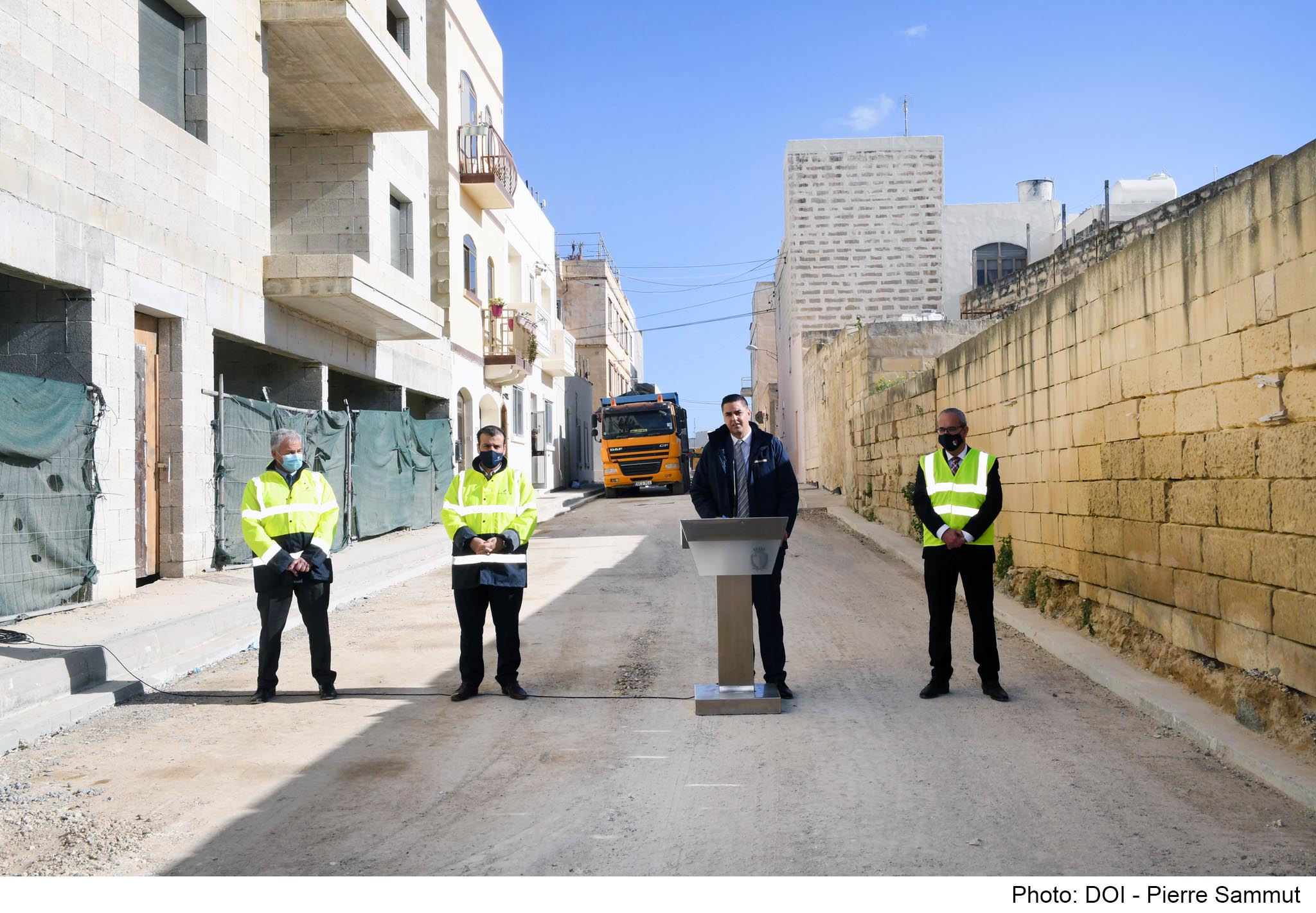 PRESS RELEASE BY THE MINISTRY FOR TRANSPORT, INFRASTRUCTURE AND CAPITAL PROJECTS 310 residential roads completed for the €700 million project
