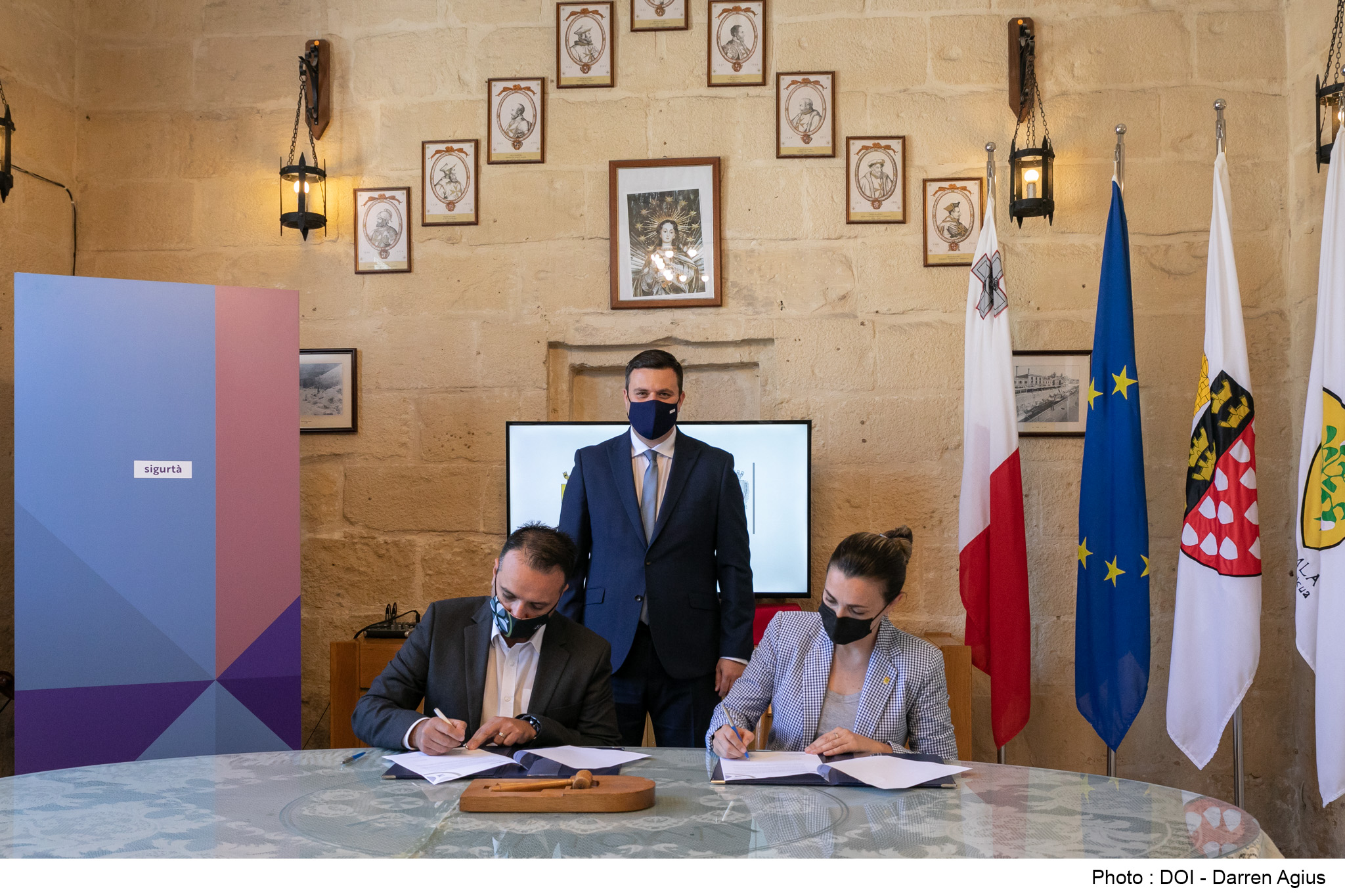 STQARRIJA MILL-MINISTERU GĦALL-INTERN, IS-SIGURTÀ NAZZJONALI U L-INFURZAR TAL-LIĠI: Iffirmat ftehim bejn Komunità Malta u l-Kunsill Lokali ta’ Bormla li se jwassal għar-restawr tal-faċċata tal-librerija tal-istess lokalità u għax-xiri ta’ aktar kotba
