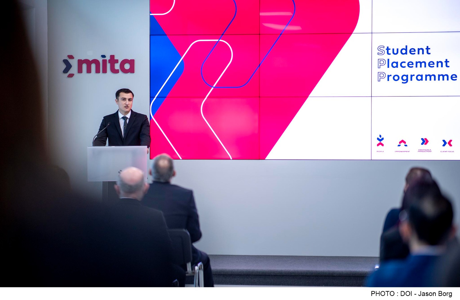 PRESS RELEASE BY THE MINISTRY FOR THE ECONOMY AND INDUSTRY € 800,000 investment for student paid working experience opportunities in summer 2021