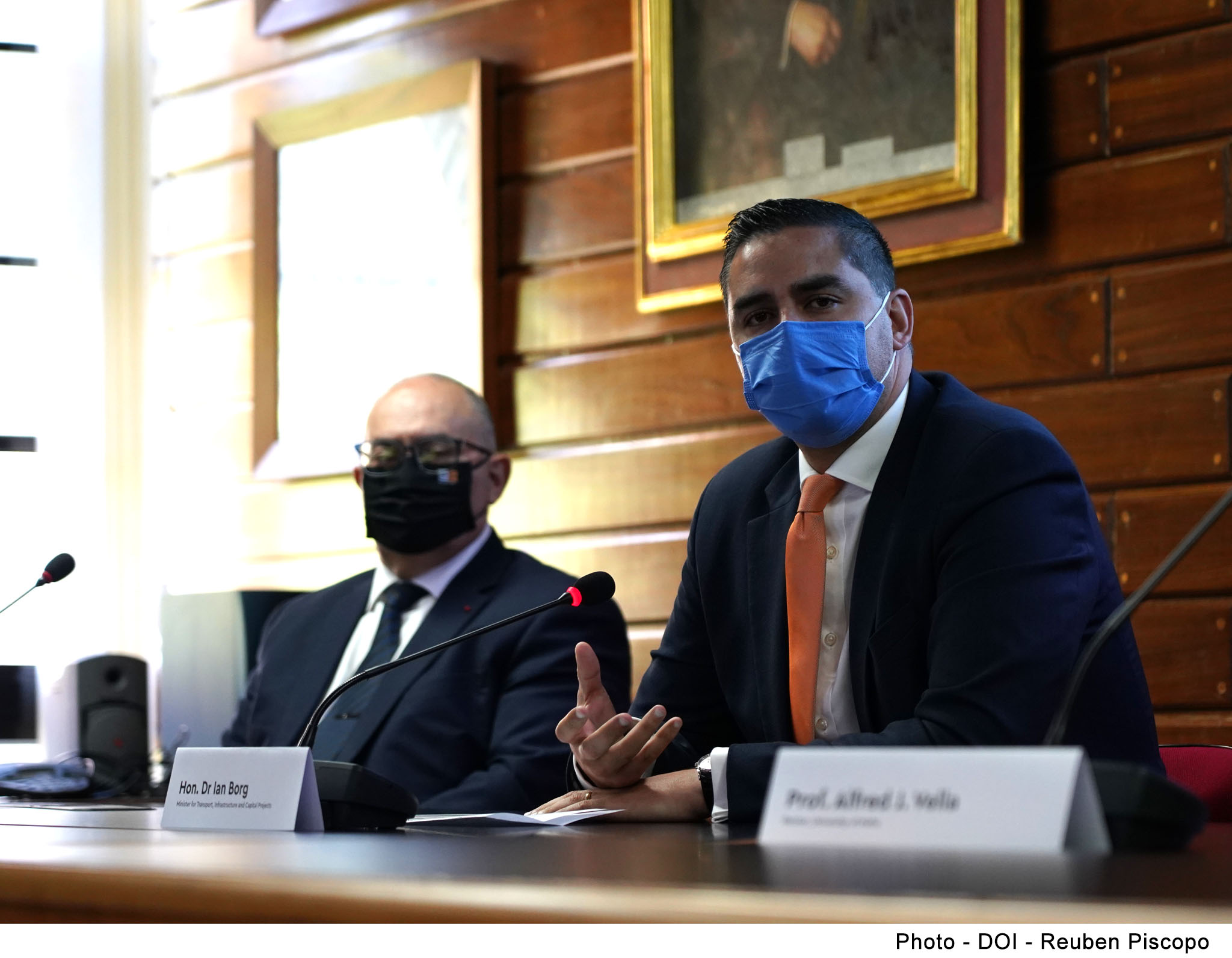 PRESS RELEASE BY THE MINISTRY FOR TRANSPORT, INFRASTRUCTURE AND CAPITAL PROJECTS AND BY THE MINISTRY FOR EDUCATION  A new innovative research project on autonomous buses launched