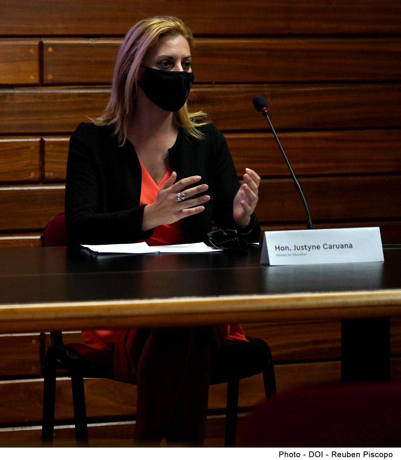 PRESS RELEASE BY THE MINISTRY FOR TRANSPORT, INFRASTRUCTURE AND CAPITAL PROJECTS AND BY THE MINISTRY FOR EDUCATION  A new innovative research project on autonomous buses launched