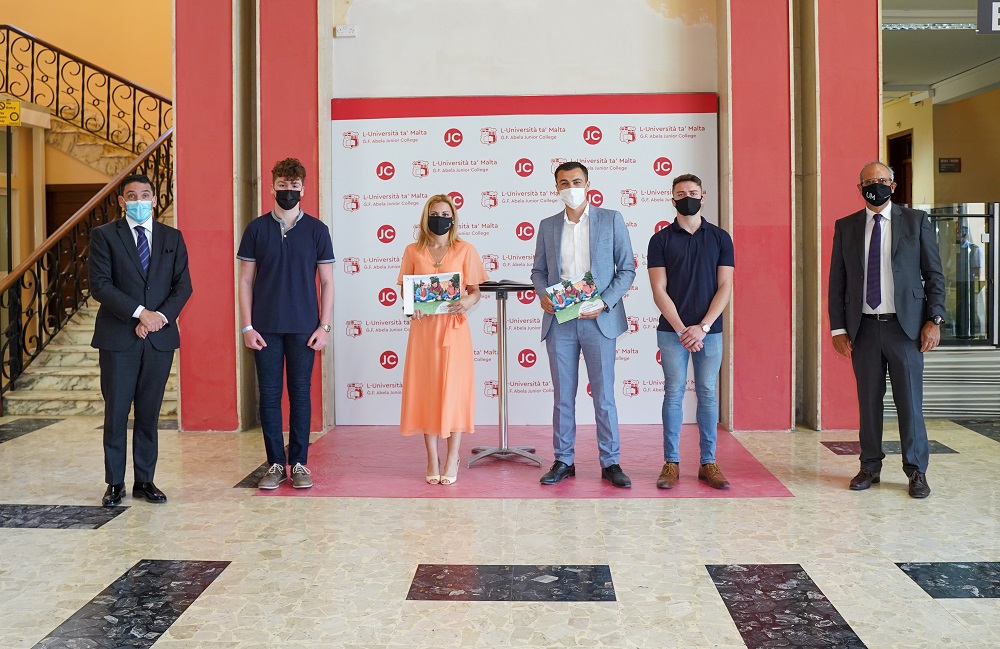 PRESS RELEASE BY THE MINISTRY FOR EDUCATION AND BY THE MINISTRY FOR THE ECONOMY AND INDUSTRY     Free internet voucher scheme with a value of €300 for post-secondary students – 3,100 students to benefit from an investment of around €1m