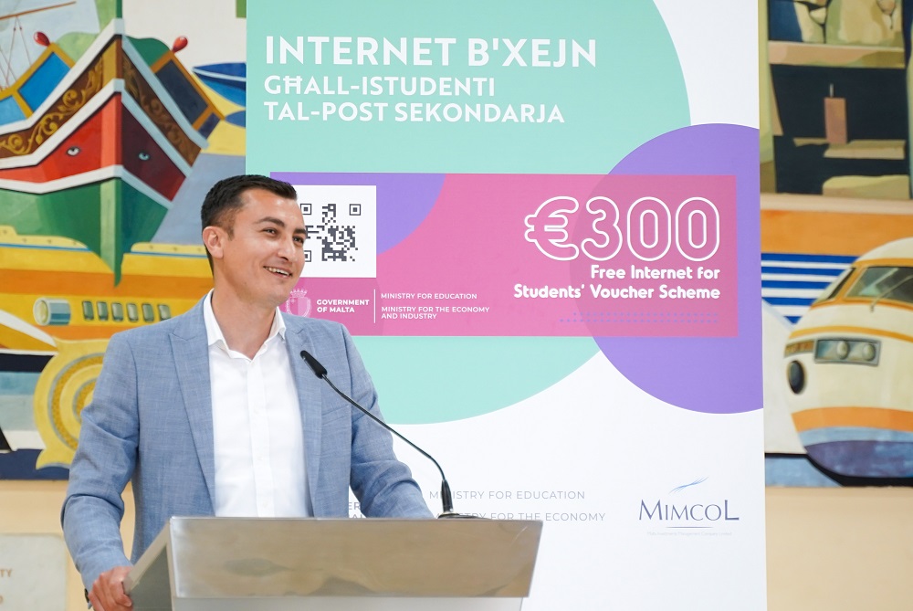 PRESS RELEASE BY THE MINISTRY FOR EDUCATION AND BY THE MINISTRY FOR THE ECONOMY AND INDUSTRY     Free internet voucher scheme with a value of €300 for post-secondary students – 3,100 students to benefit from an investment of around €1m