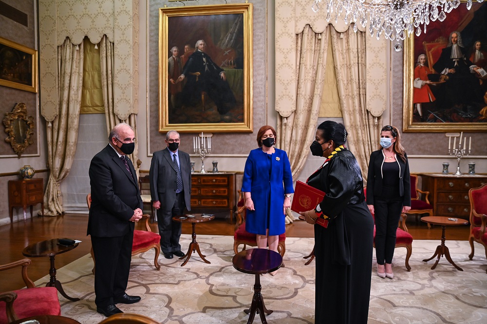 PRESS RELEASE BY THE OFFICE OF THE PRESIDENT  The Ambassador of the Republic of Angola presents her Letters of Credence to the President of Malta
