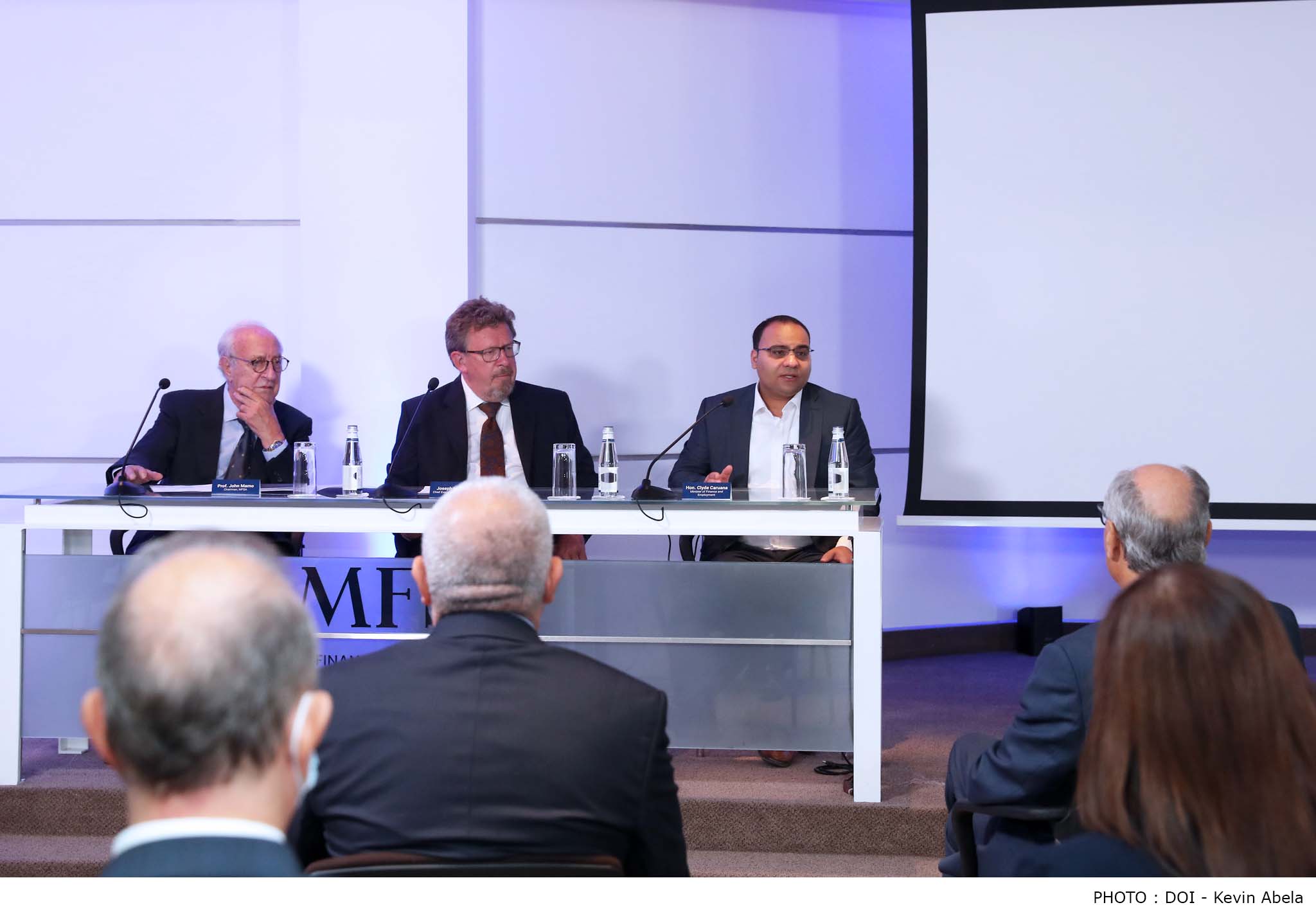 PRESS RELEASE BY THE MINISTRY FOR FINANCE AND EMPLOYMENT Minister Clyde Caruana visits the Malta Financial Services Authority