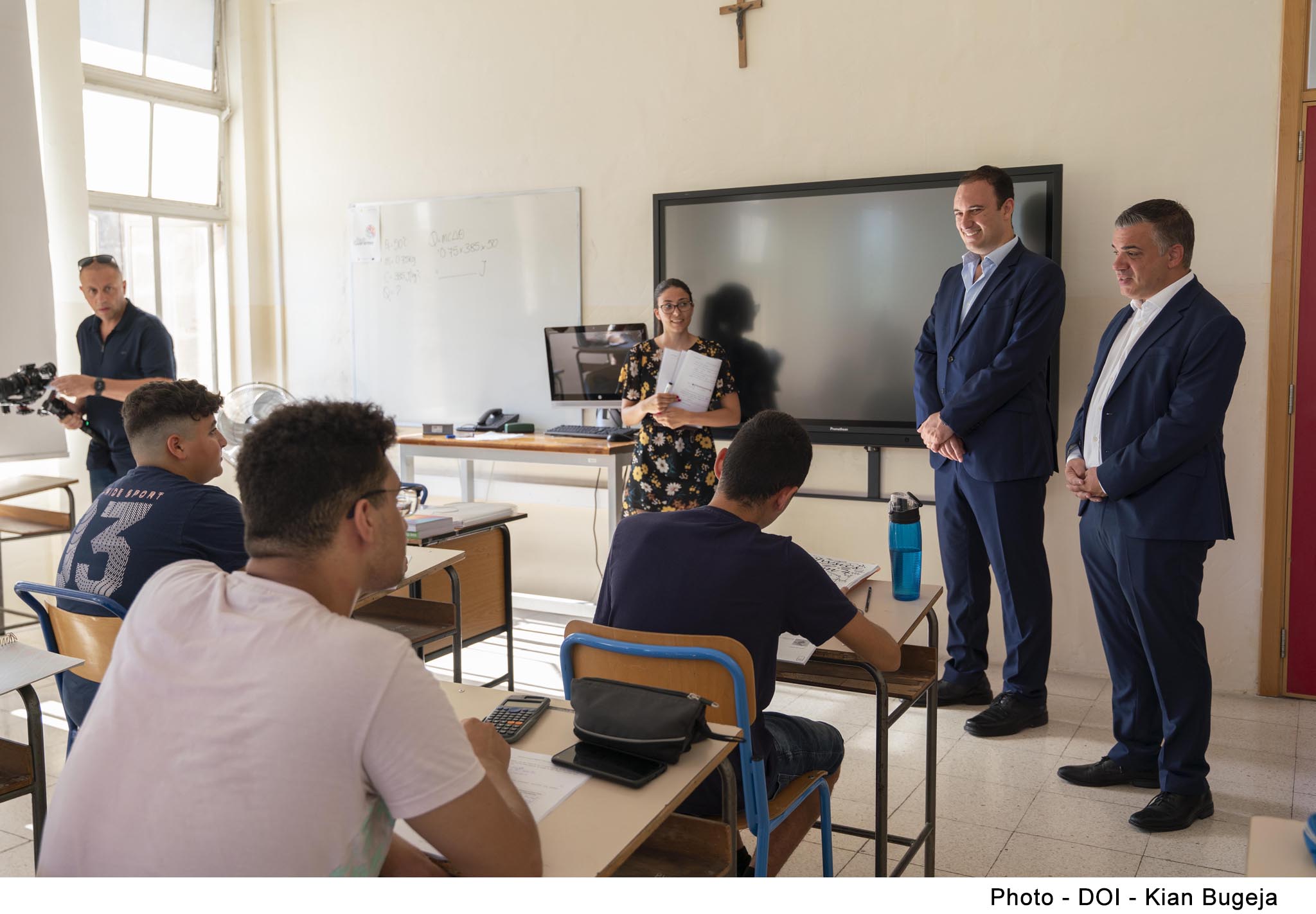 STQARRIJA MILL-MINISTERU GĦALL-EDUKAZZJONI, L-ISPORT, IŻ-ŻGĦAŻAGĦ, IR-RIĊERKA U L-INNOVAZZJONI U MIS-SEGRETARJAT PARLAMENTARI GĦALL-FONDI EWROPEJ: S’issa bbenefikaw aktar minn 5,000 student mill-klassijiet ta’ reviżjoni tas-SEC