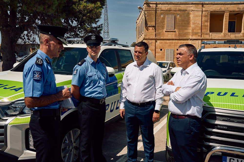 STQARRIJA MILL-MINISTERU GĦALL-INTERN, IS-SIGURTÀ, IR-RIFORMI U L-UGWALJANZA U S-SEGRETARJAT PARLAMENTARI GĦALL-FONDI EWROPEJ Inawgurati tnax-il vettura speċjalizzata għall-Korp tal-Pulizija