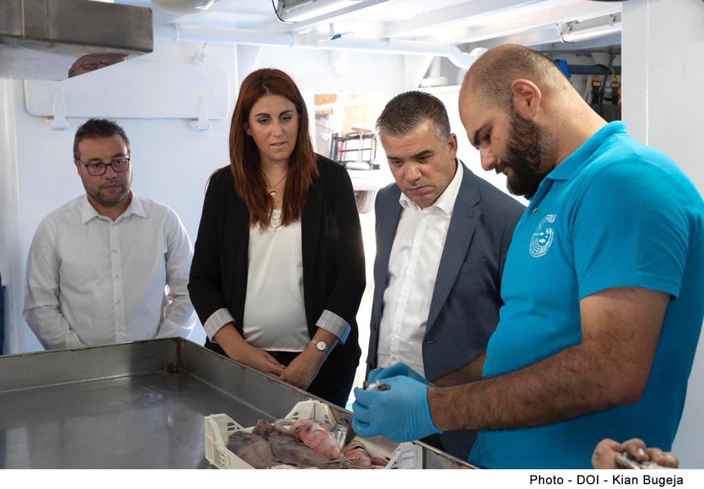 STQARRIJA MIS-SEGRETARJAT PARLAMENTARI GĦALL-FONDI EWROPEJ U S-SEGRETARJAT PARLAMENTARI GĦAS-SAJD, L-AKWAKULTURA U D-DRITTIJIET TAL-ANNIMALI: Stħarriġ xjentifiku fuq il-baħar Malti