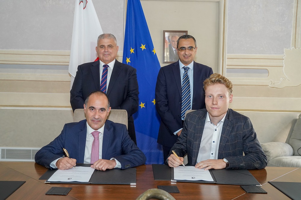 PRESS RELEASE BY THE MINISTRY FOR AGRICULTURE, FISHERIES AND ANIMAL RIGHTS: Signing of agreement between the Public Abattoir and the University of Ghent