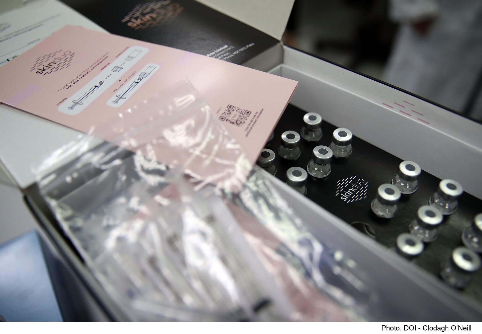 PRESS RELEASE BY THE MINISTRY FOR THE ENVIRONMENT, ENERGY AND ENTERPRISE AND THE PARLIAMENTARY SECRETARIAT FOR YOUTH, RESEARCH AND INNOVATION From research to developed product: First ever dermo-cosmetic product launched from Malta