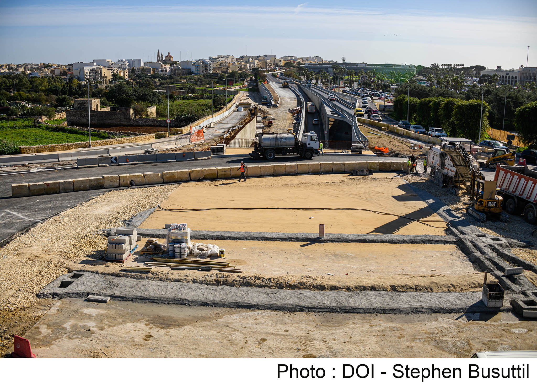 PRESS RELEASE BY THE MINISTRY FOR TRANSPORT, INFRASTRUCTURE AND CAPITAL PROJECTS AND THE PARLIAMENTARY SECRETARIAT FOR EUROPEAN FUNDS 80% of works on Kirkop Tunnels and Airport Intersection Project completed