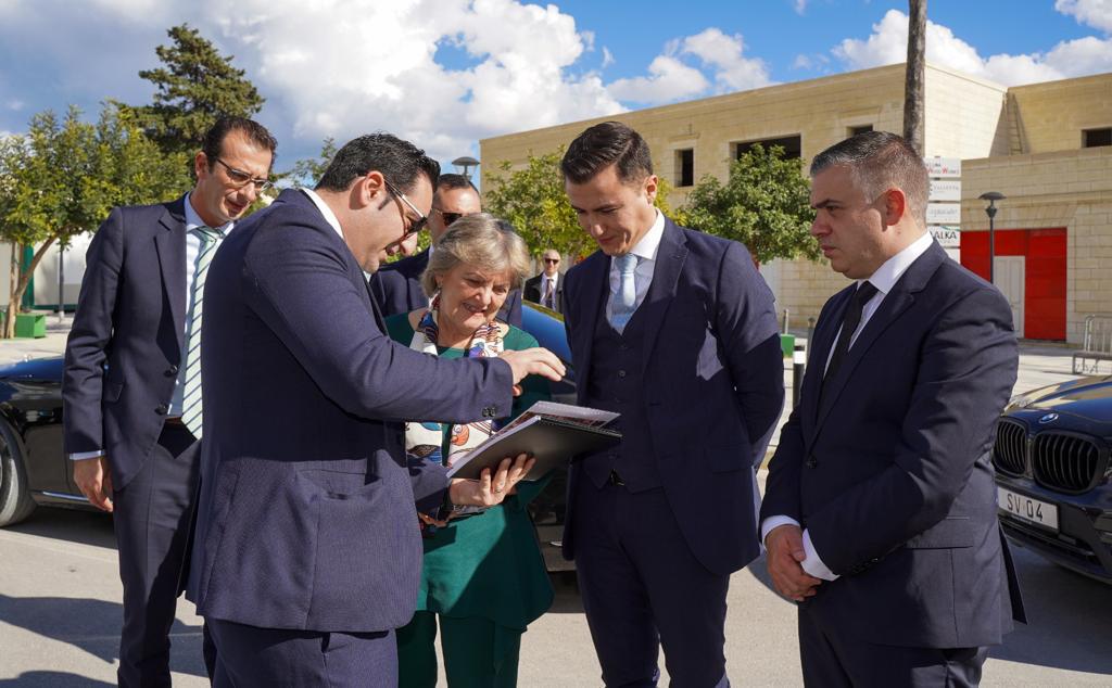 STQARRIJA MILL-MINISTERU GĦALL-ENERĠIJA, L-AMBJENT U L-INTRAPRIŻA, MILL-MINISTERU GĦALL-EKONOMIJA, FONDI EWROPEJ U ARTIJIET U MIS-SEGRETARJAT PARLAMENTARI GĦALL-FONDI EWROPEJ Il-Kummissarju Ewropew bi żjara fi proġetti li twettqu b’fondi Ewropej