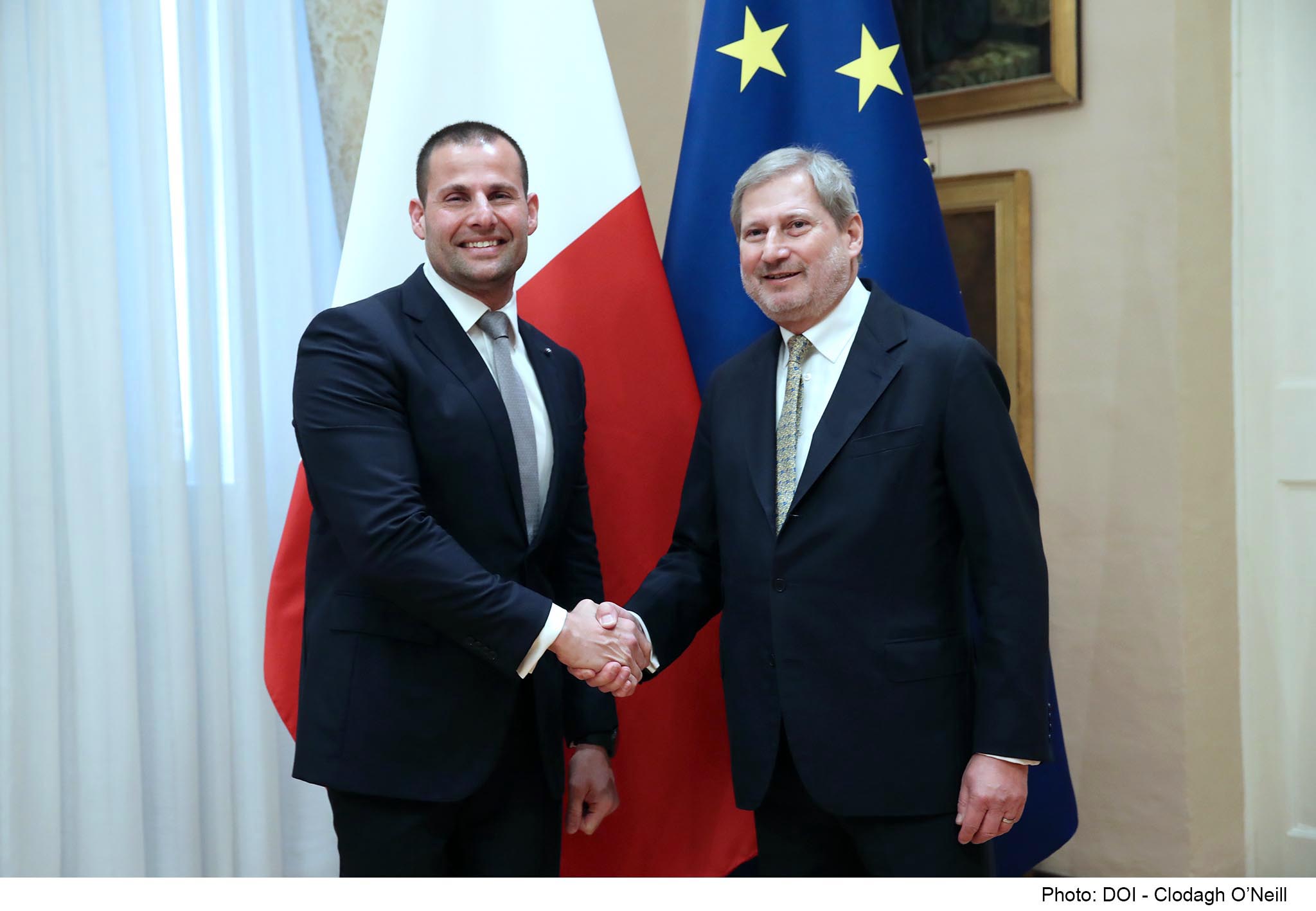 STQARRIJA MILL-UFFIĊĊJU TAL-PRIM MINISTRU Il-Prim Ministru Robert Abela f’laqgħa mal-Kummissarju Ewropew responsabbli mill-Budget u Amministrazzjoni, Johannes Hahn, fil-Berġa ta’ Kastilja