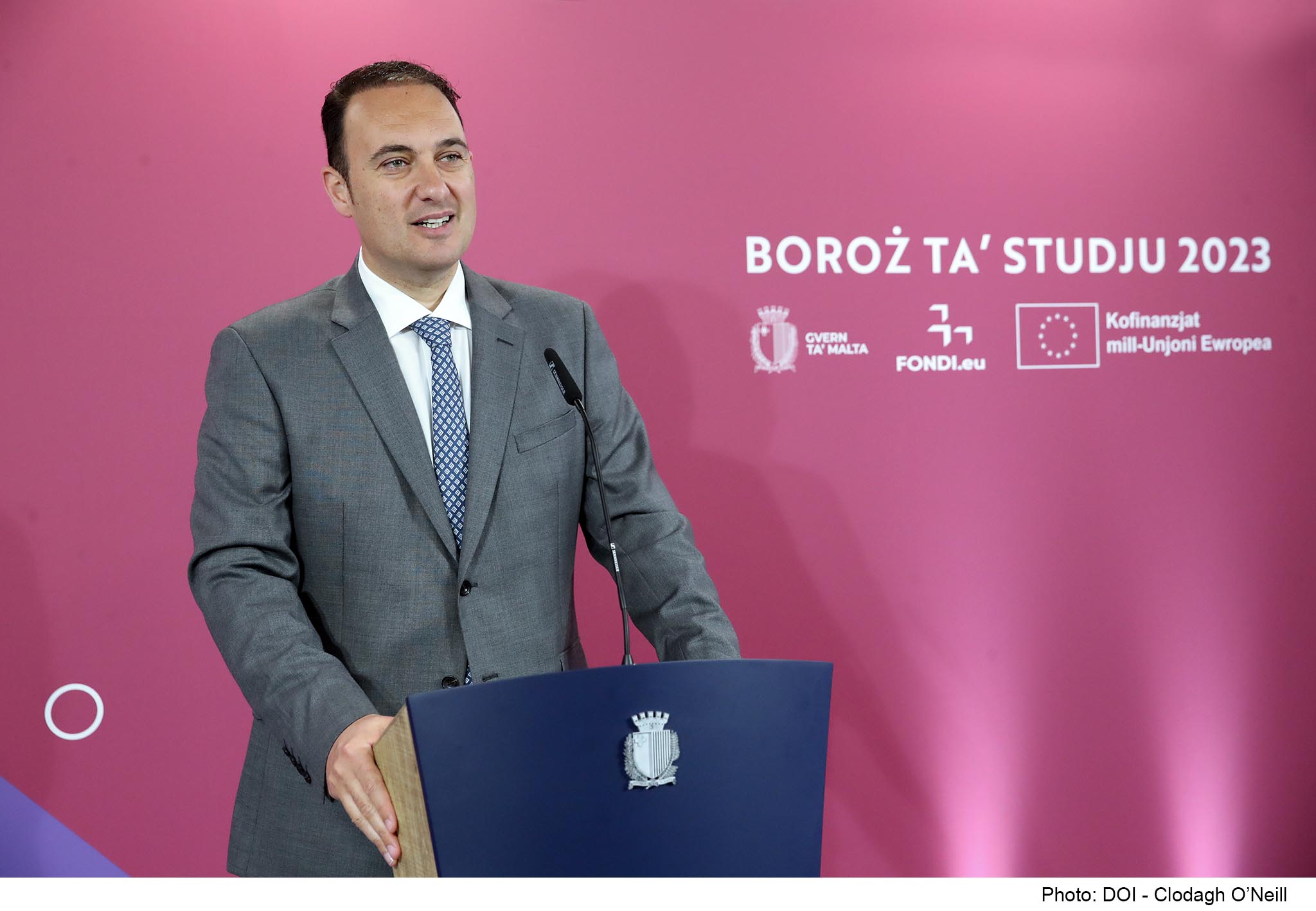 STQARRIJA MILL-MINISTERU GĦALL-EDUKAZZJONI, L-ISPORTS, IŻ-ŻGĦAŻAGĦ, IR-RIĊERKA U L-INNOVAZZJONI U MIS-SEGRETARJAT PARLAMENTARI GĦALL-FONDI EWROPEJ Imnedija 7 skemi ta’ boroż ta’ studju b’investiment ta’ aktar minn €5 miljun