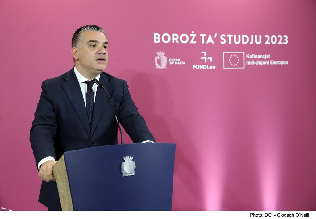 STQARRIJA MILL-MINISTERU GĦALL-EDUKAZZJONI, L-ISPORTS, IŻ-ŻGĦAŻAGĦ, IR-RIĊERKA U L-INNOVAZZJONI U MIS-SEGRETARJAT PARLAMENTARI GĦALL-FONDI EWROPEJ Imnedija 7 skemi ta’ boroż ta’ studju b’investiment ta’ aktar minn €5 miljun