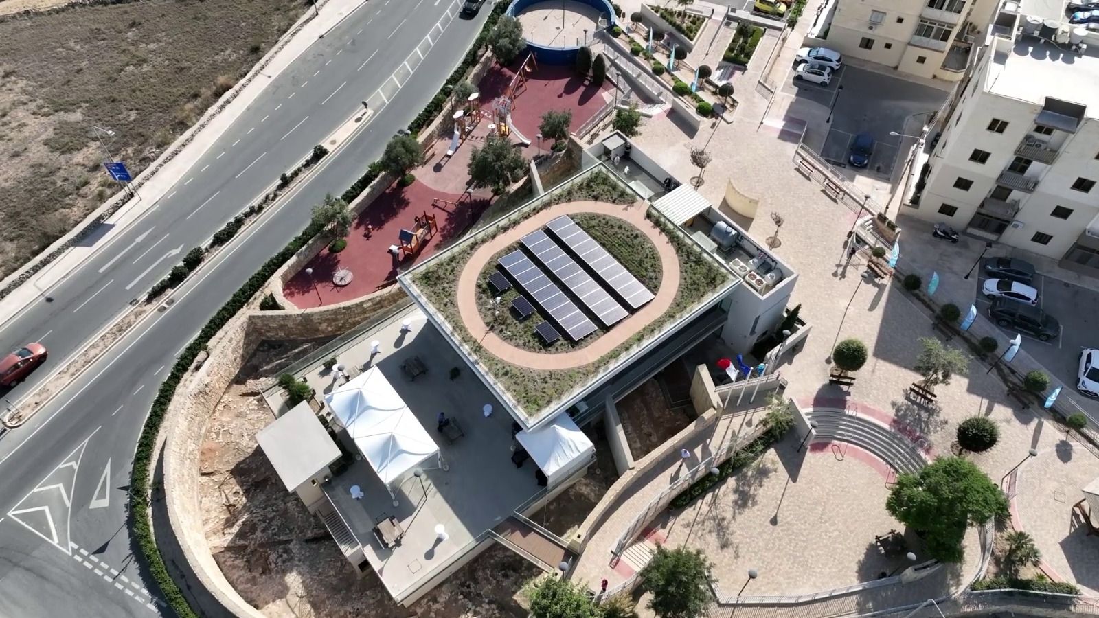 PRESS RELEASE BY THE MINISTRY FOR THE ENVIRONMENT, ENERGY AND ENTERPRISE Experimental green roof with 3,000 plants to gather scientific data for future projects