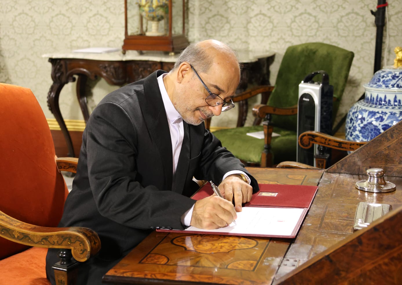 PRESS RELEASE BY THE OFFICE OF THE PRESIDENT The Ambassador of the Islamic Republic of Iran, Mohammad Reza Sabouri, presents his Letters of Credence to the President of Malta
