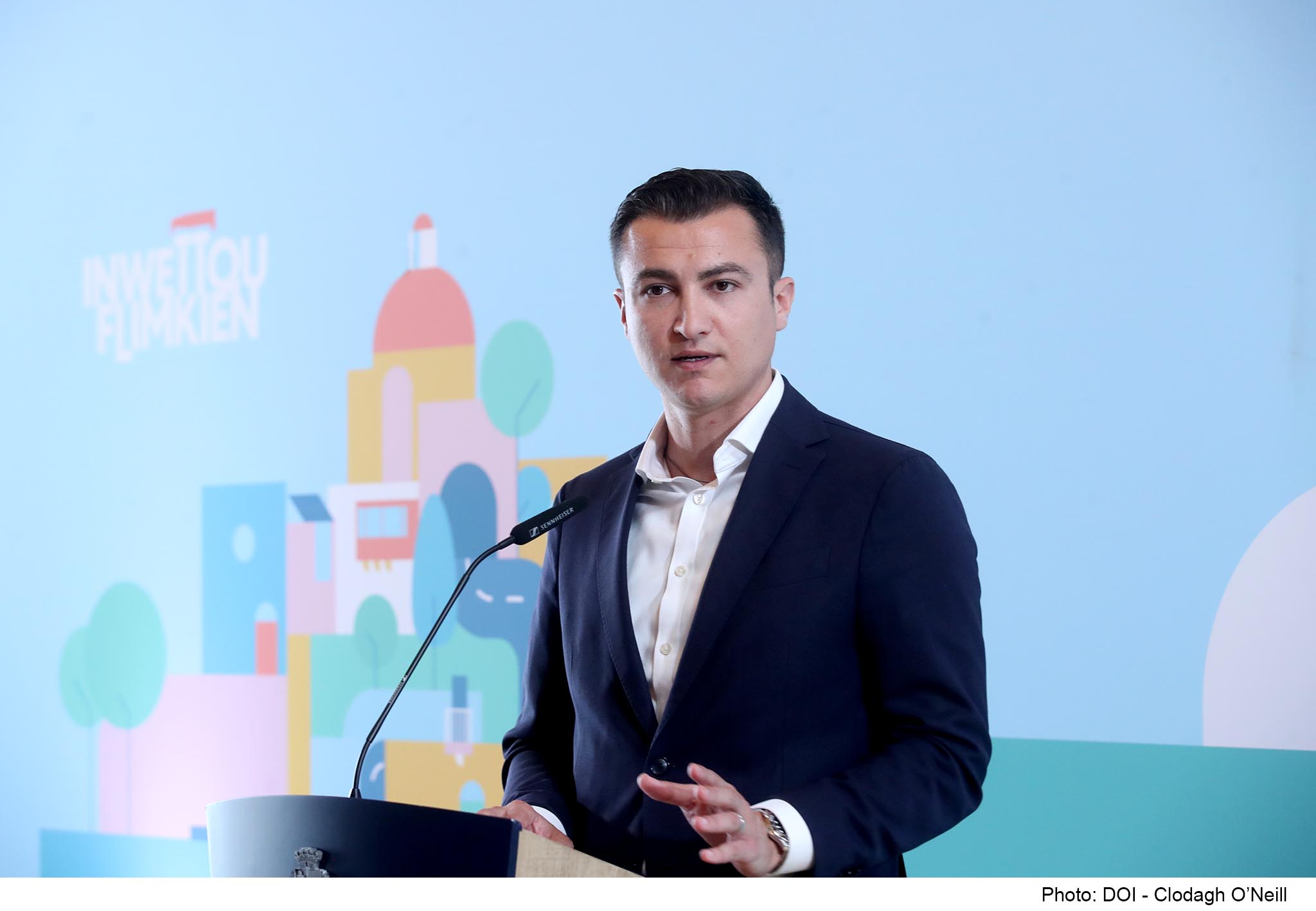 STQARRIJA MILL-MINISTERU GĦALL-EKONOMIJA, L-INTRAPRIŻA U PROĠETTI STRATEĠIĊI U MIS-SEGRETARJAT PARLAMENTARI GĦAŻ-ŻGĦAŻAGĦ, IR-RIĊERKA U L-INNOVAZZJONI INWETTQU FLIMKIEN: ’Il fuq minn €1.3 miljun f’għotjiet għar-riċerka u proġetti diġitali