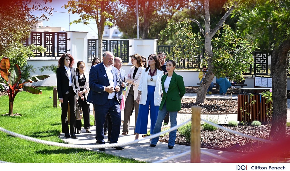 PRESS RELEASE BY THE MINISTRY FOR THE ENVIRONMENT, ENERGY AND PUBLIC CLEANLINESS From abandoned land to a garden full of life: another open space by Project Green