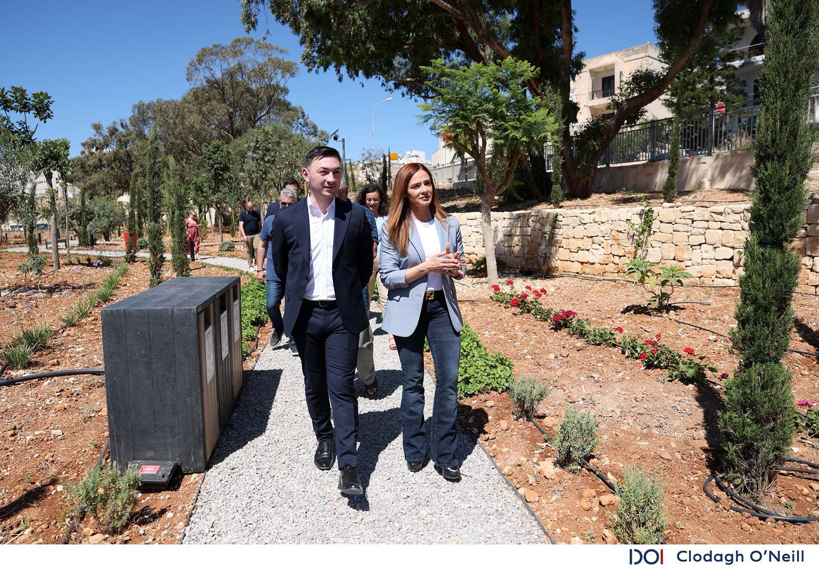 PRESS RELEASE BY THE MINISTRY FOR THE ENVIRONMENT, ENERGY AND PUBLIC CLEANLINESS: From concrete to open green space: 9,000 square metres of land in Pembroke turned into a garden