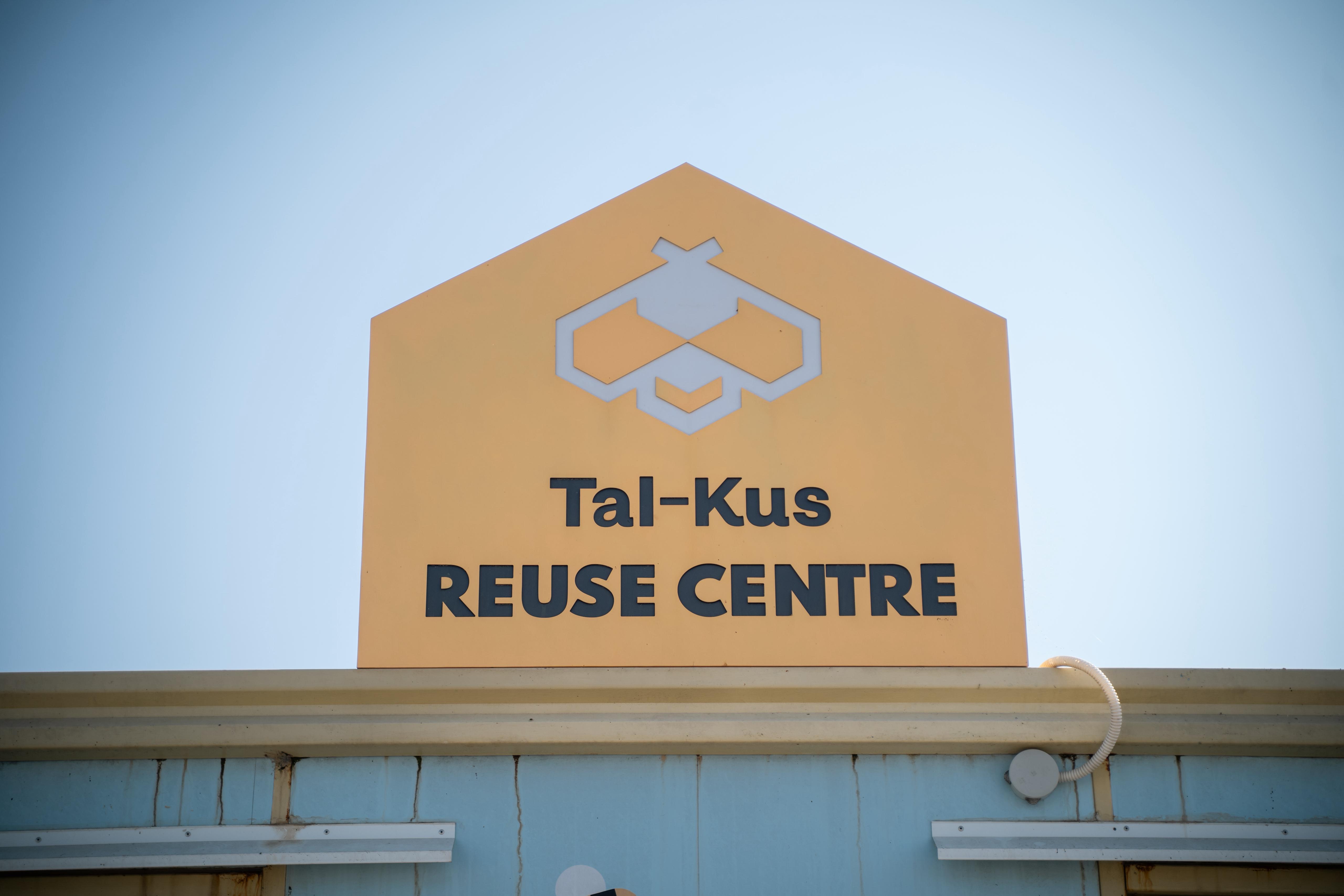 PRESS RELEASE BY THE MINISTRY FOR THE ENVIRONMENT, ENERGY AND PUBLIC CLEANLINESS AND THE MINISTRY FOR GOZO AND PLANNING Reuse centres attract over 30,000 visitors, generate €110,000 for environmental projects