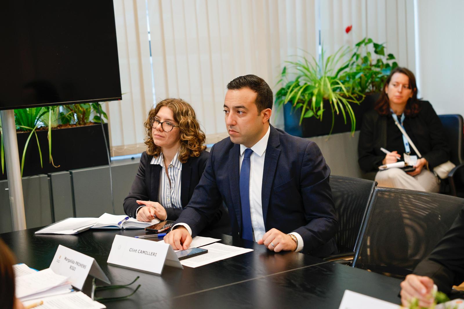 STQARRIJA MILL-MINISTERU GĦAL GĦAWDEX U L-IPPJANAR Il-Ministru Clint Camilleri f’bosta laqgħat u diskussjonijiet fi Brussell b’enfasi fuq finanzjament għat-tisħiħ tal-konnettività u infrastruttura sabiex l-isfidi għall-gżejjer reġjuni bħal Għawdex jinbid