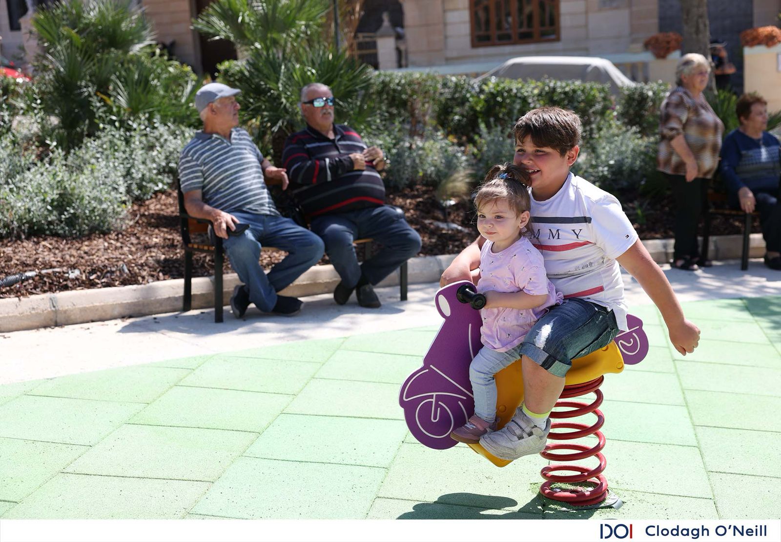 PRESS RELEASE BY THE MINISTRY FOR THE ENVIRONMENT, ENERGY AND PUBLIC CLEANLINESS Misraħ il-Karmelitani Garden inaugurated in Żurrieq