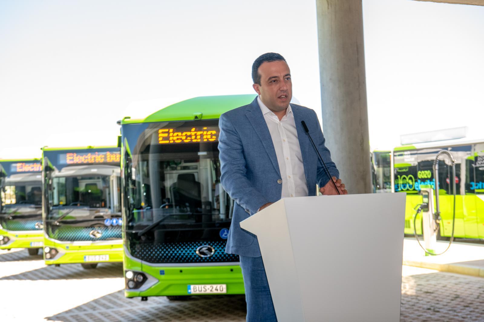 STQARRIJA MILL-MINISTERU GĦAL GĦAWDEX U L-IPPJANAR Investiment ta’ €11-il miljun sabiex is-servizz tat-trasport pubbliku f’Għawdex issa huwa 100% b’Karozzi tal-Linja tal-Elettriku