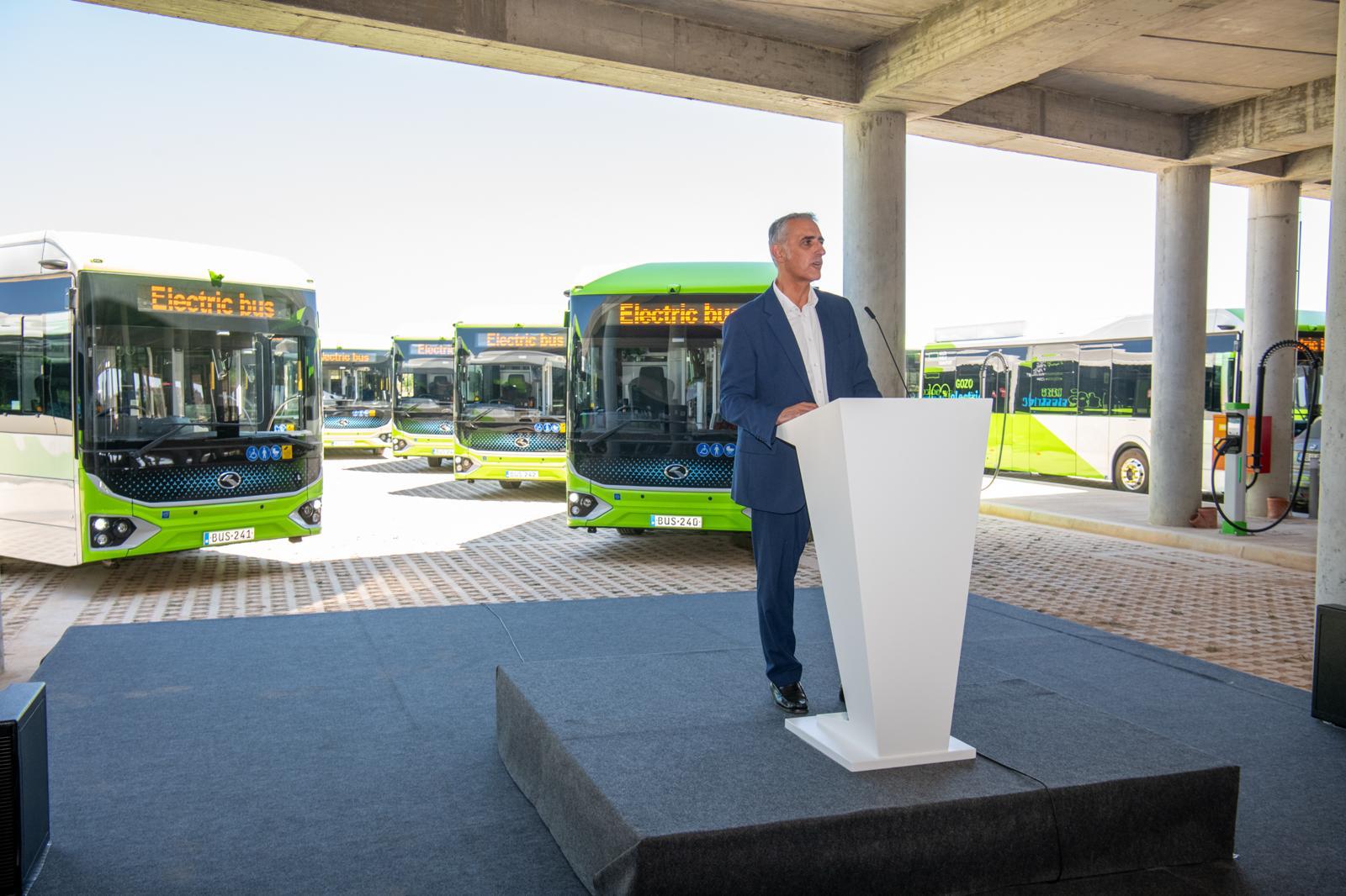 STQARRIJA MILL-MINISTERU GĦAL GĦAWDEX U L-IPPJANAR Investiment ta’ €11-il miljun sabiex is-servizz tat-trasport pubbliku f’Għawdex issa huwa 100% b’Karozzi tal-Linja tal-Elettriku