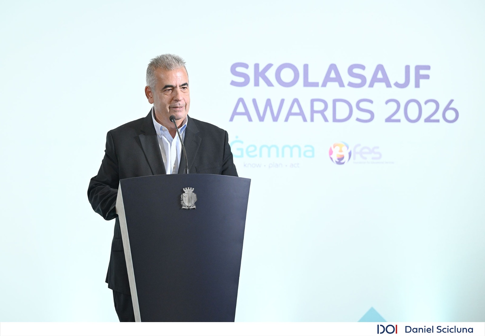 ​ ​STQARRIJA MILL-MINISTERU GĦALL-POLITIKA SOĊJALI U L-FAMILJA U MILL-MINISTERU GĦALL-EDUKAZZJONI U L-ISPORT SkolaSajf tippromwovi l-immaniġġjar u t-tfaddil tal-flus