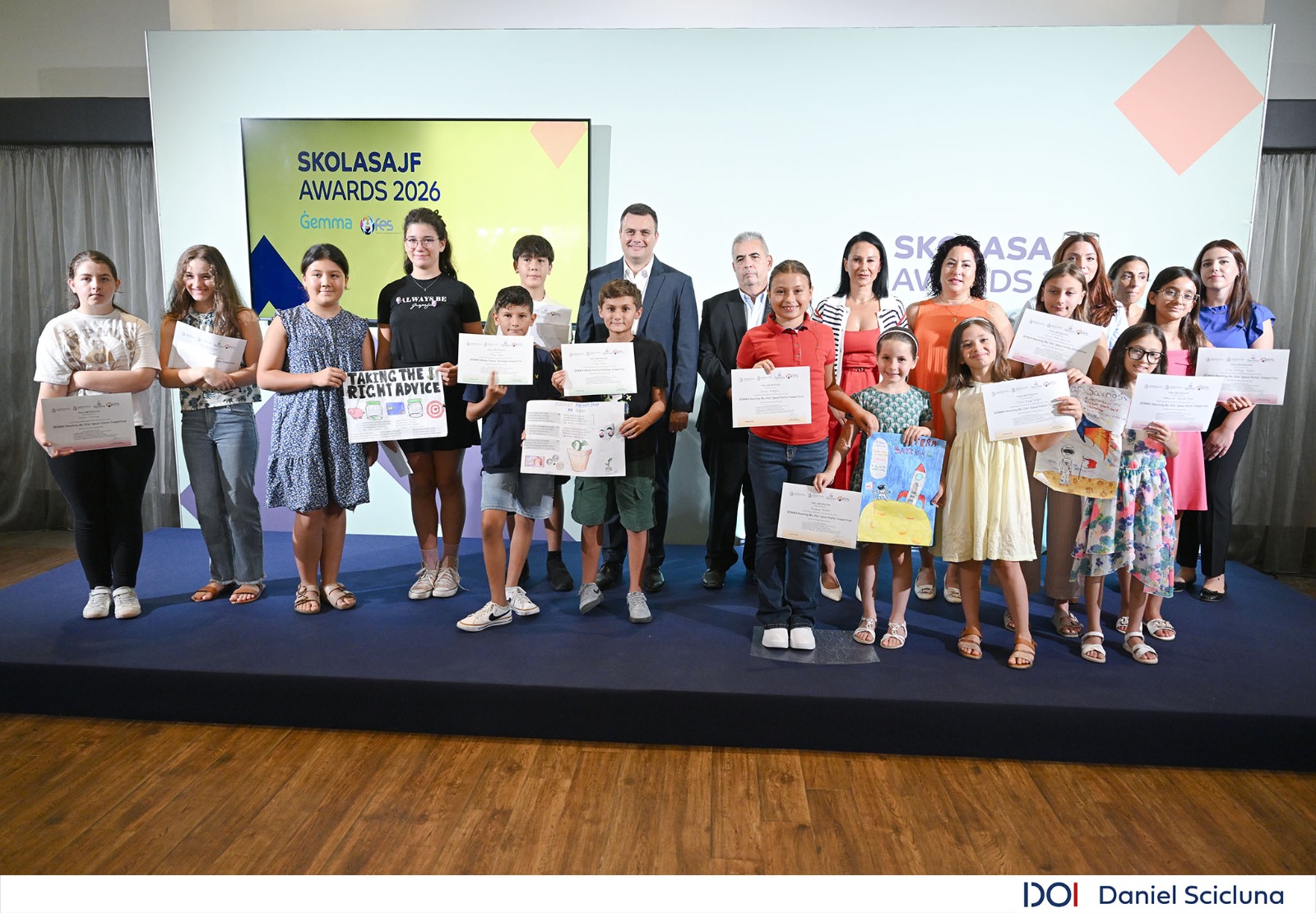 ​ ​STQARRIJA MILL-MINISTERU GĦALL-POLITIKA SOĊJALI U L-FAMILJA U MILL-MINISTERU GĦALL-EDUKAZZJONI U L-ISPORT SkolaSajf tippromwovi l-immaniġġjar u t-tfaddil tal-flus