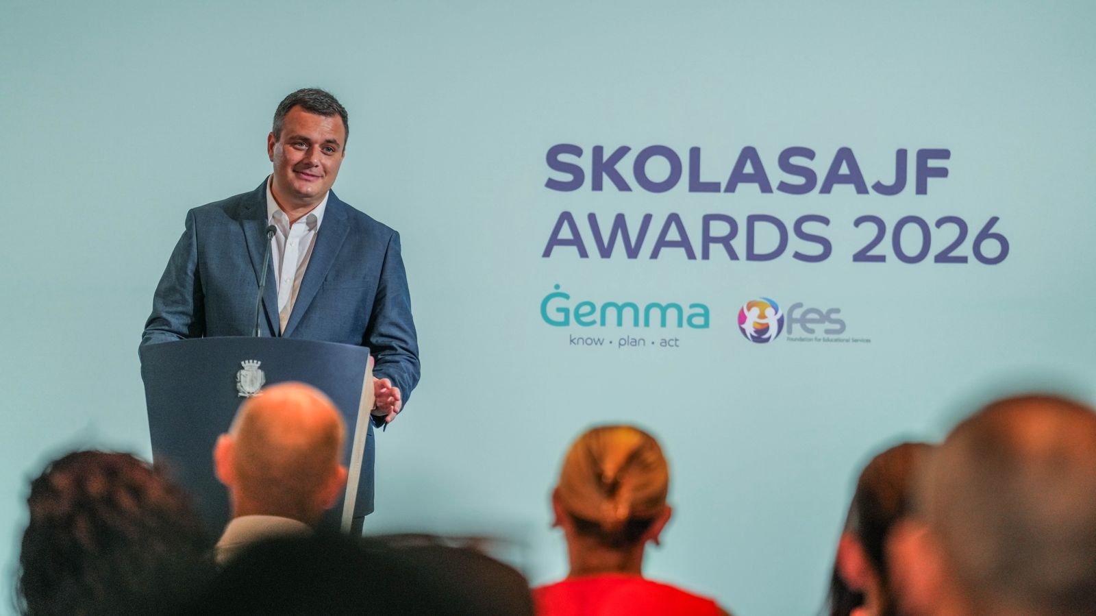 ​ ​STQARRIJA MILL-MINISTERU GĦALL-POLITIKA SOĊJALI U L-FAMILJA U MILL-MINISTERU GĦALL-EDUKAZZJONI U L-ISPORT SkolaSajf tippromwovi l-immaniġġjar u t-tfaddil tal-flus