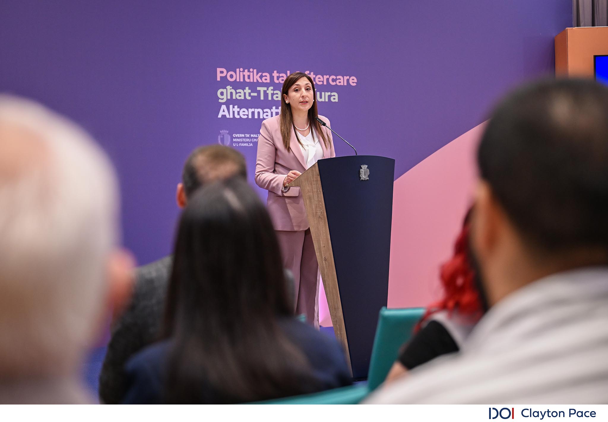 STQARRIJA MILL-MINISTERU GĦALL-POLITIKA SOĊJALI U L-FAMILJA Imniedi għall-konsultazzjoni qafas nazzjonali għall-aftercare ta’ tfal f’kura alternattiva