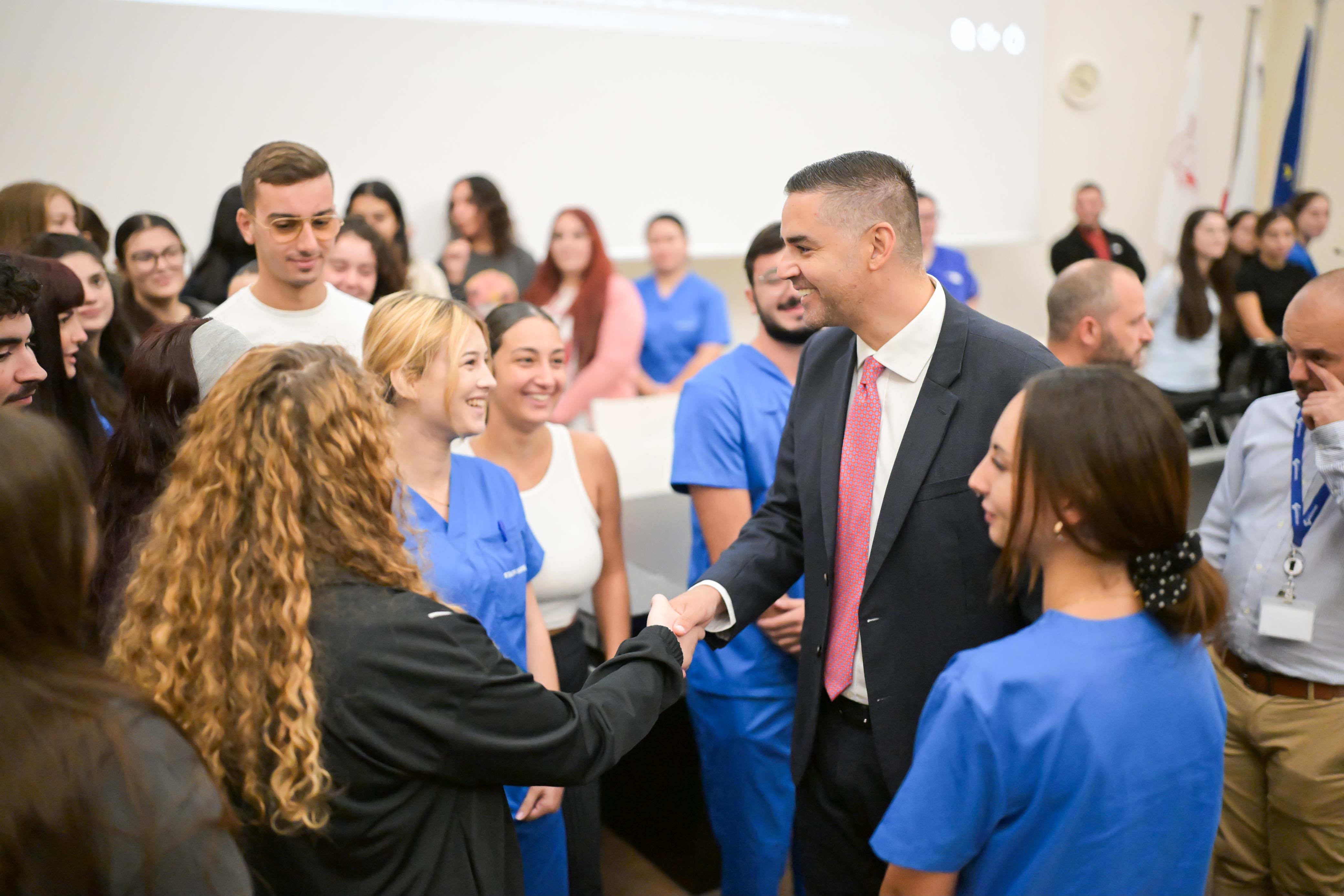 PRESS RELEASE BY THE OFFICE OF THE DEPUTY PRIME MINISTER AND MINISTRY FOR HEALTH Deputy Prime Minister Ian Borg meets newly qualified nurses and midwives joining the Mater Dei Hospital team
