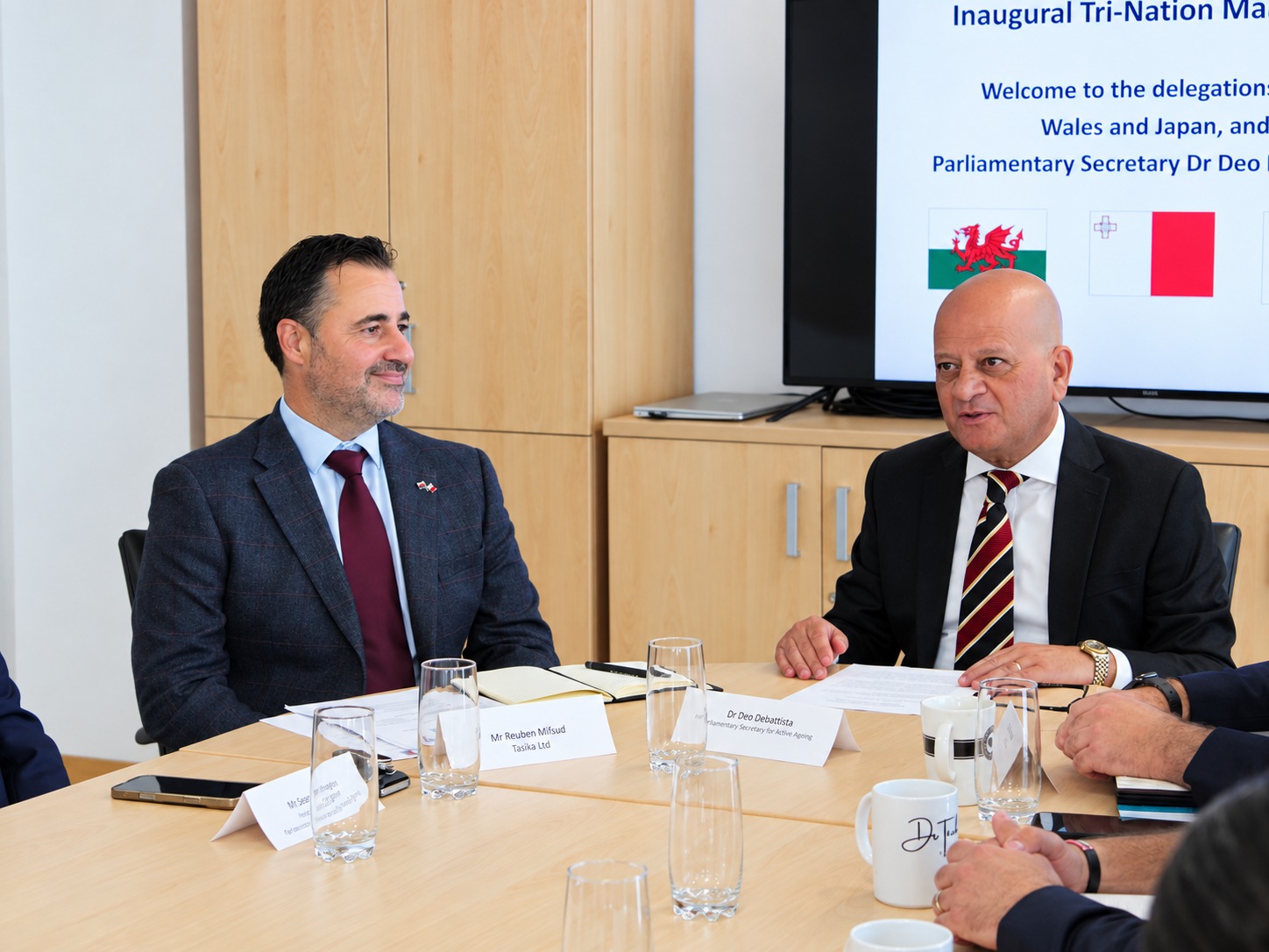 STQARRIJA MIS-SEGRETARJAT PARLAMENTARI FL-UFFIĊĊJU TAD-DEPUTAT PRIM MINISTRU U L-MINISTERU GĦAS-SAĦĦA Malta tilqa’ l-ewwel żjara Tri-Nation dwar l-anzjanità attiva u d-dimensja