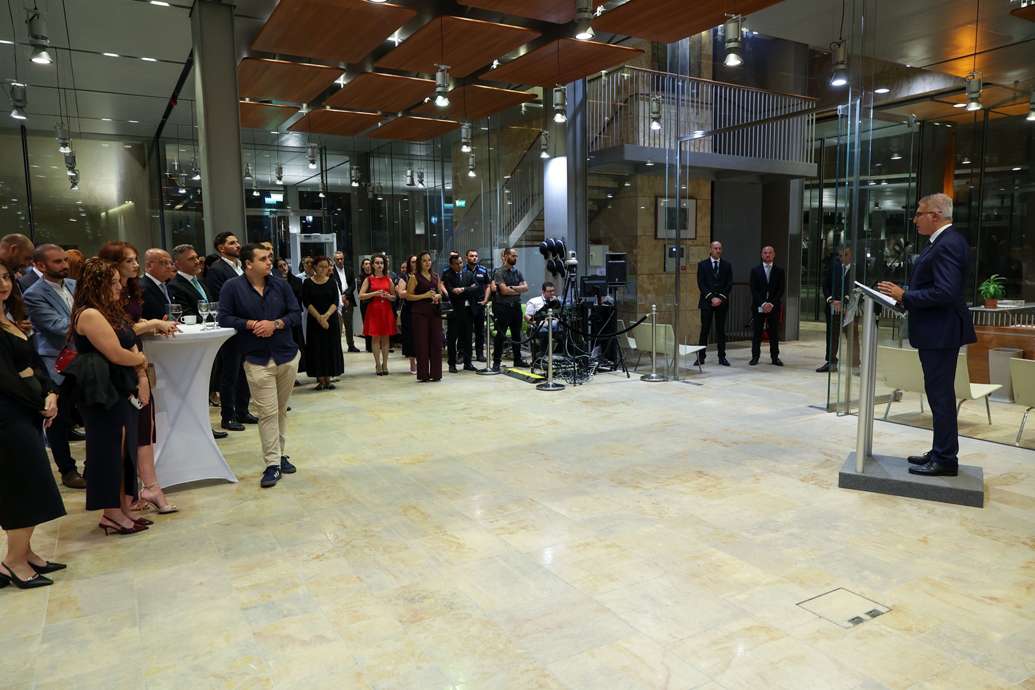 STQARRIJA MILL-UFFIĊĊJU TAL-ISPEAKER
