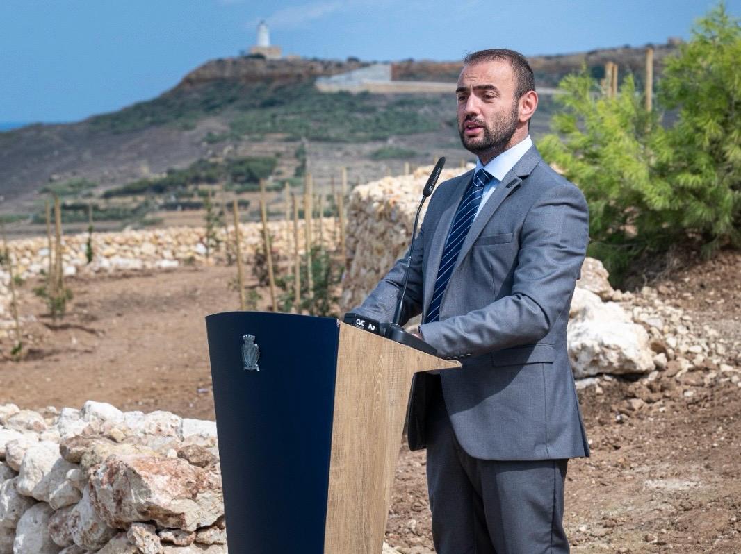 STQARRIJA MILL-MINISTERU GĦAL GĦAWDEX U MILL-MINISTERU GĦALL-FONDI EWROPEJ, ID-DJALOGU SOĊJALI U L-PROTEZZJONI TAL-KONSUMATUR Fl-ewwel 100 Jum tal-Leġiżlatura l-Ġdida inawgurat il-proġett ta’ restawr ekoloġiku fuq l-Għolja ta’ Għammar, Għawdex