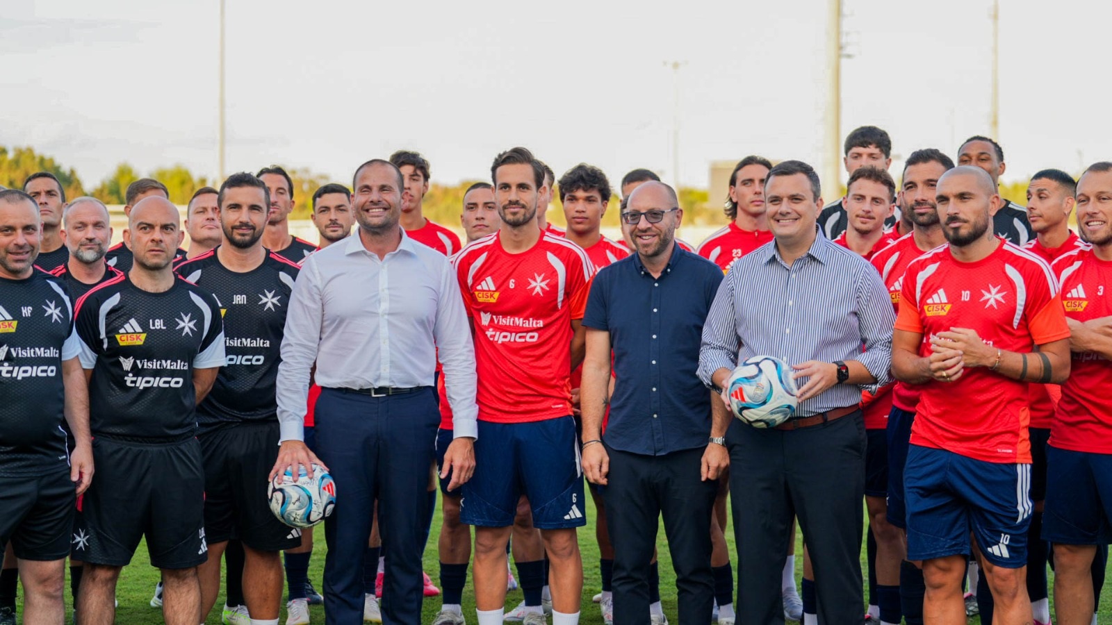 STQARRIJA MILL-UFFIĊĊJU TAL-PRIM MINISTRU Il-plejers tat-tim Nazzjonali Malti qegħdin igawdu minn Ċentru Nazzjonali tal-Futbol tal-ogħla livell f’Ta’ Qali
