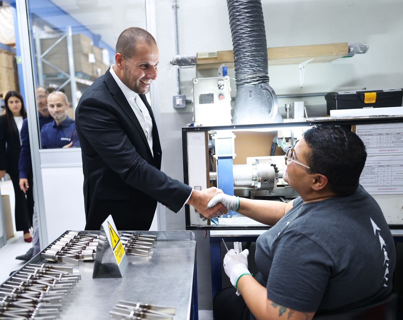STQARRIJA MILL-UFFIĊĊJU TAL-PRIM MINISTRU Il-Prim Ministru Robert Abela jżur il-kumpanija Adpro-Instruments li kompliet tinvesti u tispeċjalizza f'Malta