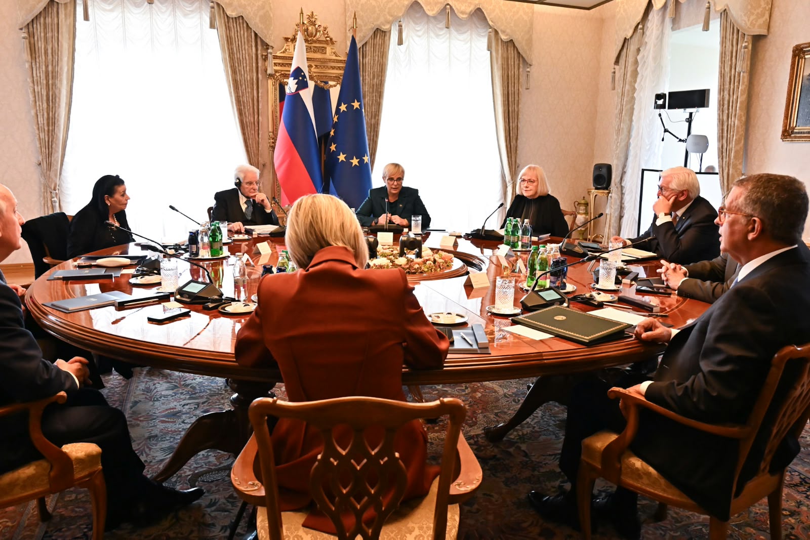 STQARRIJA MILL-UFFIĊĊJU TAL-PRESIDENT Il-President ta’ Malta tingħaqad ma’ kapijiet ta’ stati Ewropej oħra għal-laqgħat tal-Grupp Arraiolos