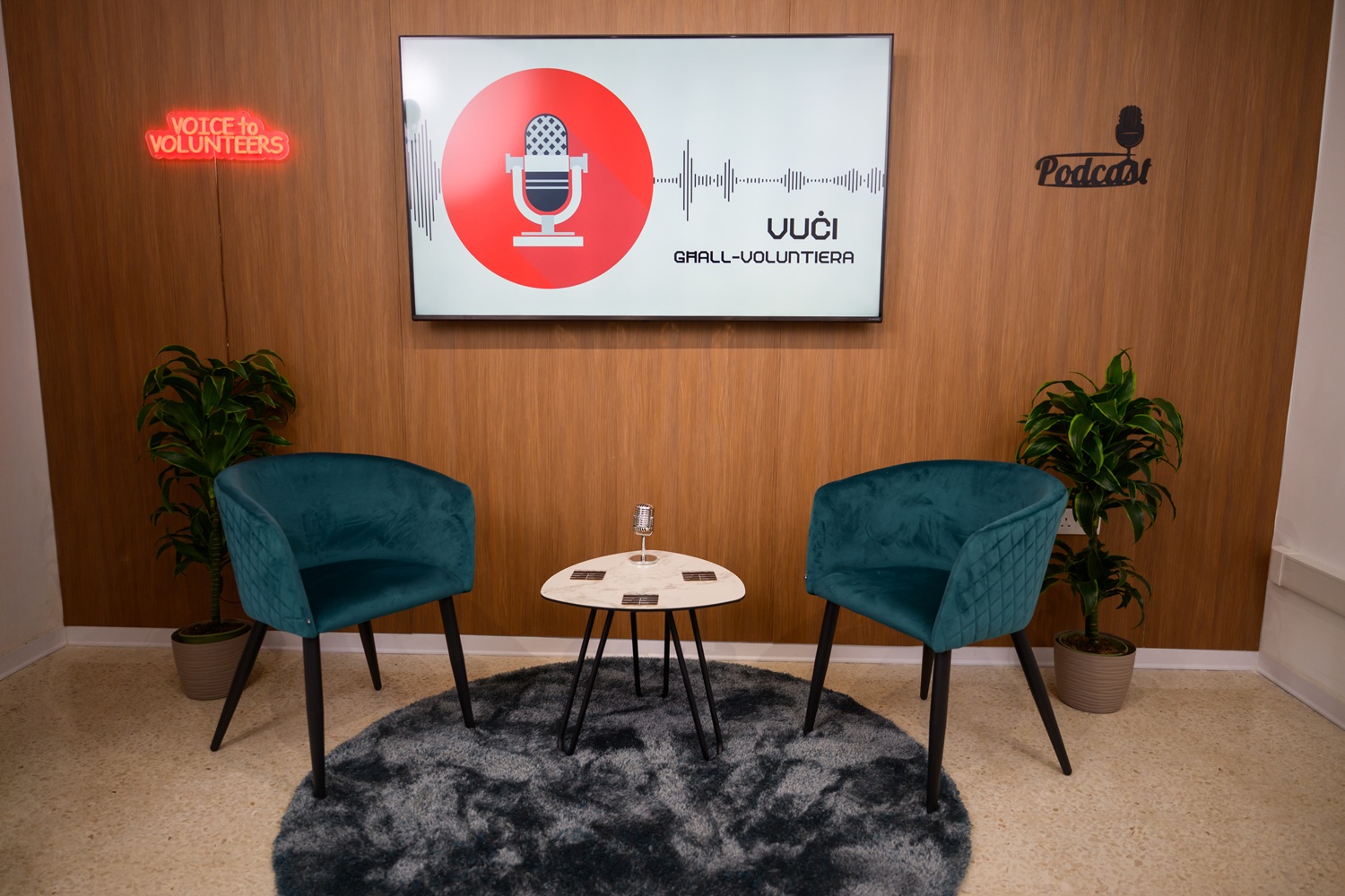 STQARRIJA MILL-MINISTERU GĦALL-INKLUŻJONI U L-VOLONTARJAT Studio ġdid tal-podcasts fiċ-Ċentru tal-Volontarjat Jake Vella f’Raħal Ġdid