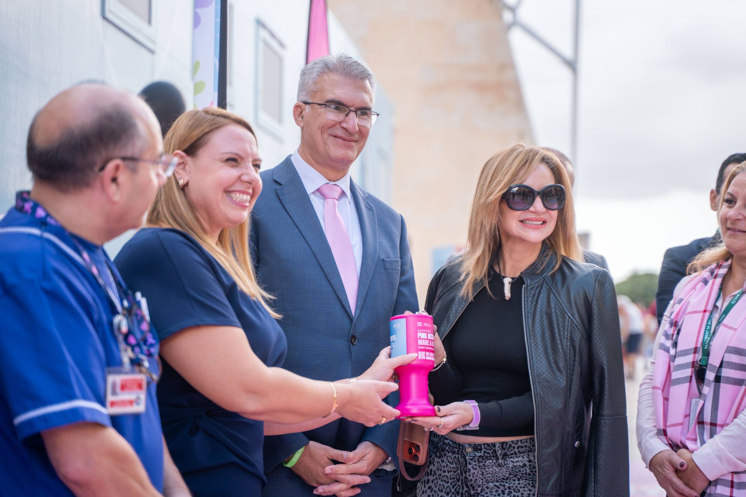 STQARRIJA MILL-UFFIĊĊJU TAL-ISPEAKER L-Ispeaker Carmelo Abela jingħaqad mal-inizjattiva Pink October u Movember